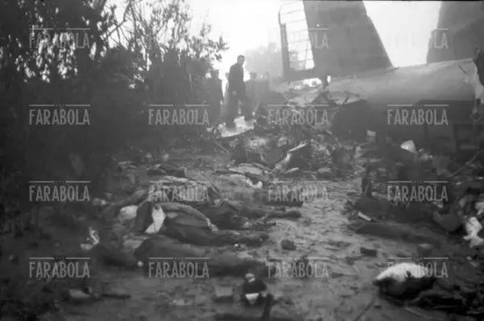 I corpi delle vittime e i rottami dell'aereo a Superga, 1949