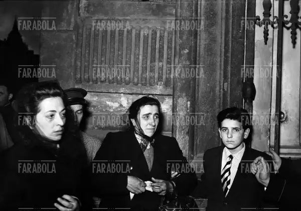 I parenti delle vittime alla camera ardente del Grande Torino, 1949