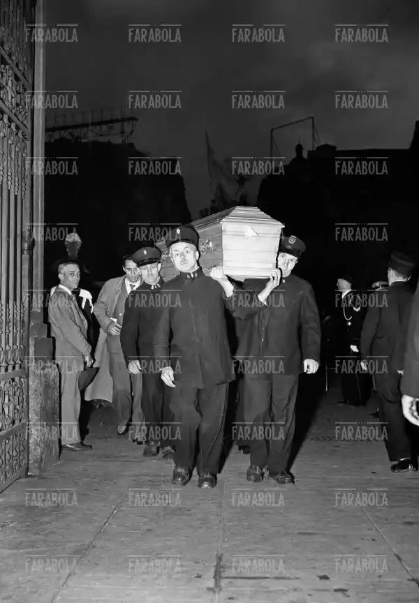 Il trasporto delle bare del Grande Torino alla camera ardente, 1949