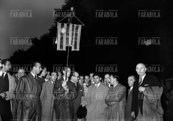 La squadra dell'Inter ai funerali del Grande Torino, 1949
