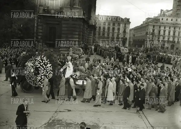 Il passaggio dei feretri di Mazzola e Bacigalupo, Tragedia di Superga, 1949