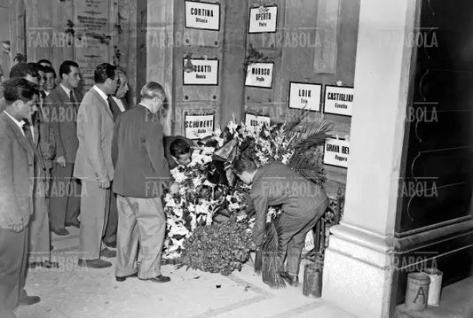 La squadra del Torino al cimitero, 1949
