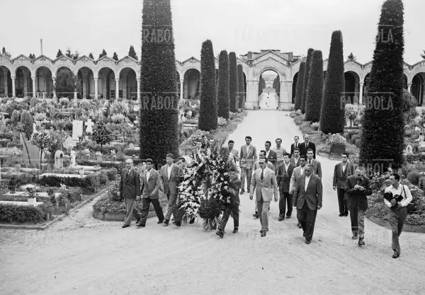 La squadra del Torino al cimitero, 1949