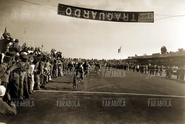 Giovanni Corrieri vince la tappa all'Autodromo, Giro d'Italia, Monza, 1949