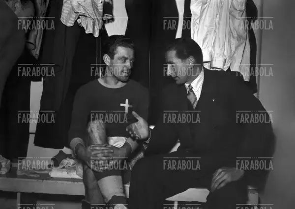 Silvio Piola e Johannes Ploger negli spogliatoi, Partita Novara-Milan, Novara, 1949