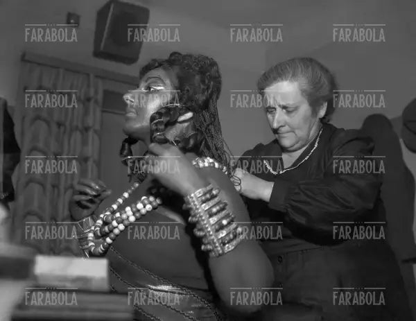 Maria Callas in camerino con il costume di Aida, Teatro alla Scala, Milano, 1950