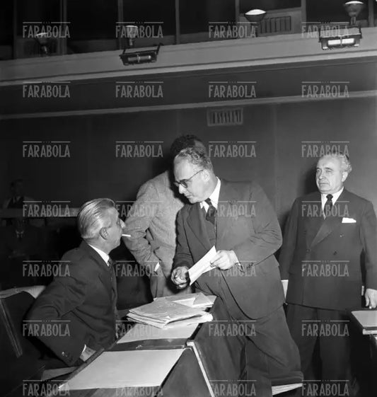 Mario Venanzi, Antonio Greppi ed Ezio Vigorelli, dibattito sulla Rinascente, Milano, 1950