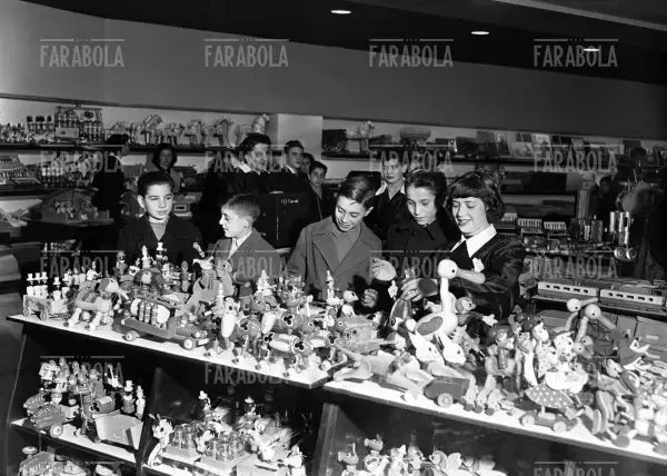 Reparto giocattoli della Rinascente, Milano, 1950