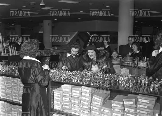 Reparto giocattoli della Rinascente, Milano, 1950