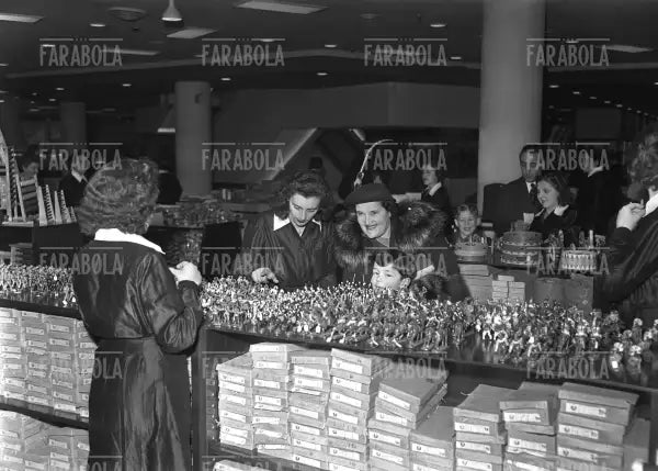 Reparto giocattoli della Rinascente, Milano, 1950