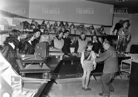 Reparto giocattoli della Rinascente, Milano, 1950
