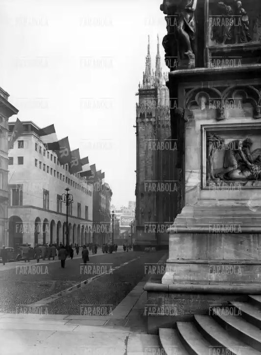 La nuova sede della Rinascente e il Duomo, Milano, 1950