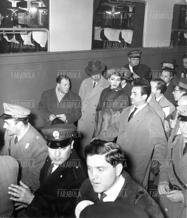 Maria Callas alla stazione Termini, Roma, anni 50