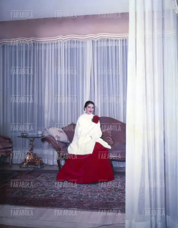 Maria Callas nella sua casa di via Buonarroti, Milano, anni 50