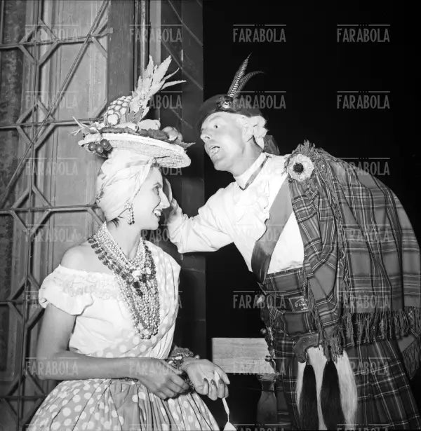 Maja Coat e il Principe Lucuise al Bal Oriental a Palazzo Labia, Venezia, 1951