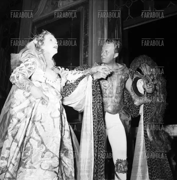 Diana Duff Cooper e il Barone Fred De Calsol al Bal Oriental a Palazzo Labia, Venezia, 1951