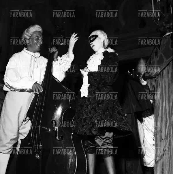 Barbara Hutton al Bal Oriental a Palazzo Labia, Venezia, 1951