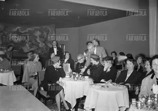 Umberto Brustio alla sfilata della Rinascente, Milano, 1951