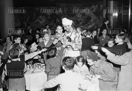 Pomeriggio per i bambini alla Rinascente, Milano, 1951