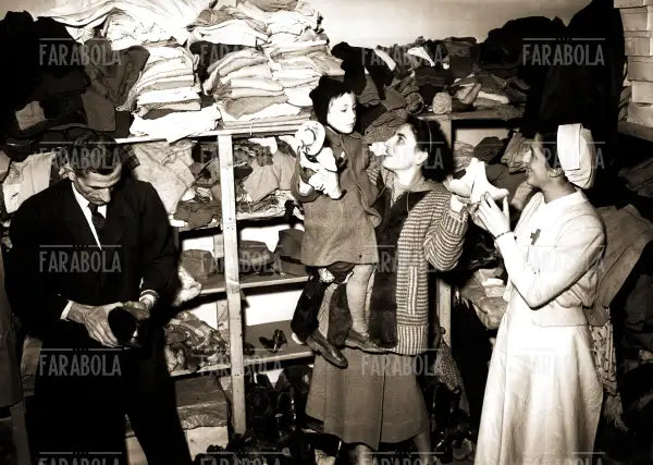 Raccolta di aiuti alla Croce Rossa, Alluvione del Polesine, Milano, 1951