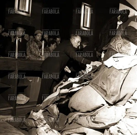 Raccolta di aiuti alla sede Rai, Alluvione del Polesine, Milano, 1951