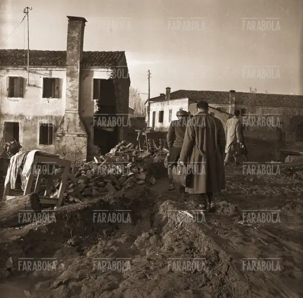 Resti di una casa, Alluvione del Polesine, Rovigo, 1951