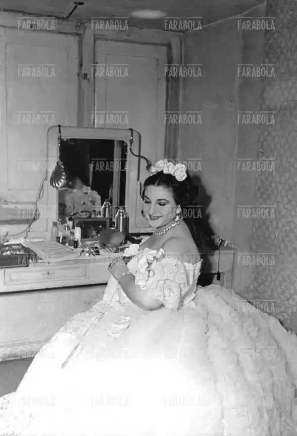 Maria Callas in camerino, Prima de La traviata, Parma, 1951