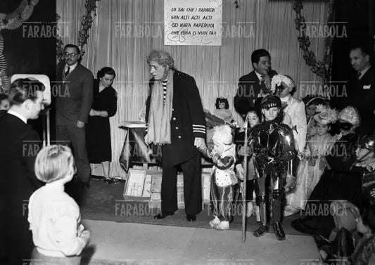 Festa di Carnevale per i bambini alla Rinascente, Milano, 1952
