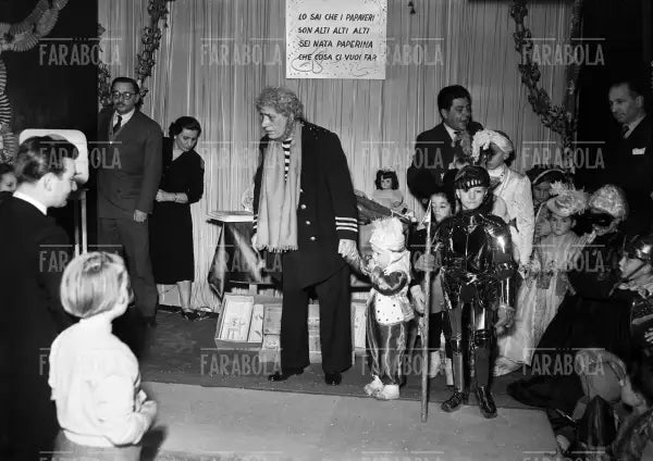 Festa di Carnevale per i bambini alla Rinascente, Milano, 1952