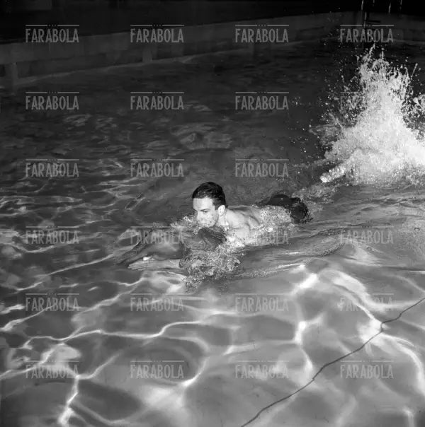 Carlo Pedersoli (Bud Spencer) si allena per le Olimpiadi, Piscina Cozzi, Milano, 1952