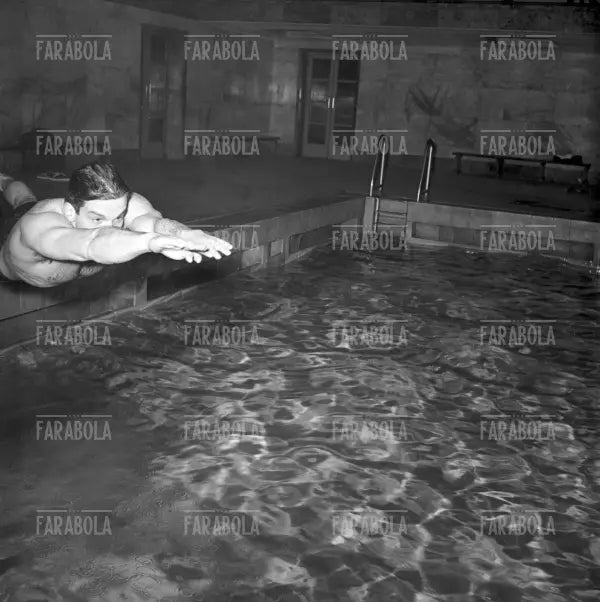 Carlo Pedersoli (Bud Spencer) si allena per le Olimpiadi, Piscina Cozzi, Milano, 1952