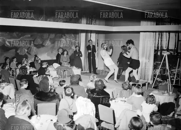 Pomeriggio per i bambini alla Rinascente, Milano, 1952