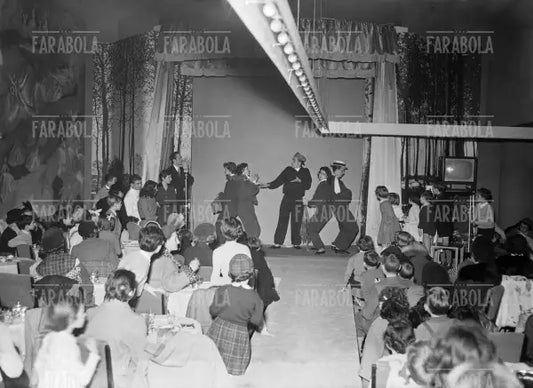 Pomeriggio per i bambini alla Rinascente, Milano, 1952