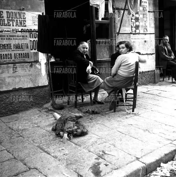 Vita quotidiana nei quartieri, Napoli, 1953