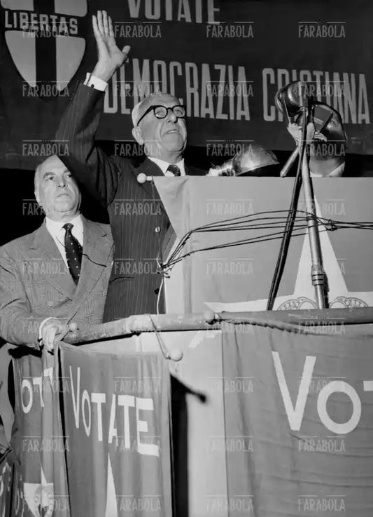 Achille Lauro, Comizio del Partito Monarchico in Piazza del Duomo, Milano, 1953