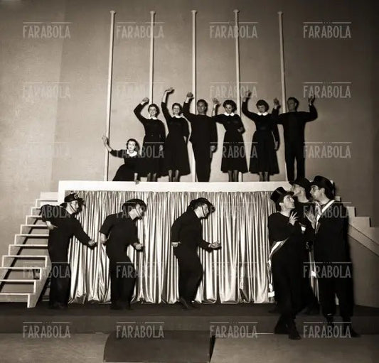 Spettacolo Il dito nell'occhio della compagnia Fo-Durano-Parenti, Piccolo Teatro, Milano, 1953