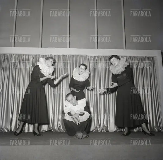Spettacolo Il dito nell'occhio della compagnia Fo-Durano-Parenti, Piccolo Teatro, Milano, 1953
