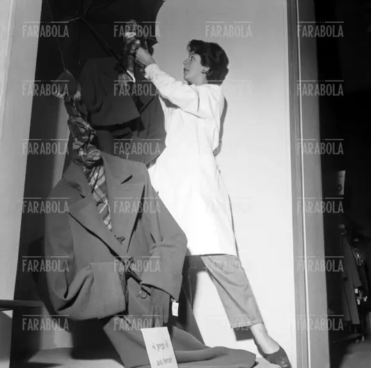Vetrinista della Rinascente, Milano, 1953