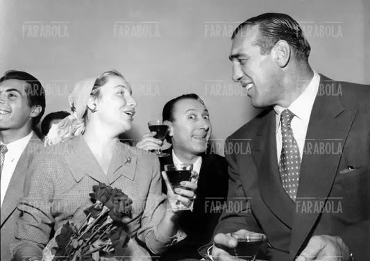 Primo Carnera con la signora De Jonk ed Erminio Macario, Milano, 1953