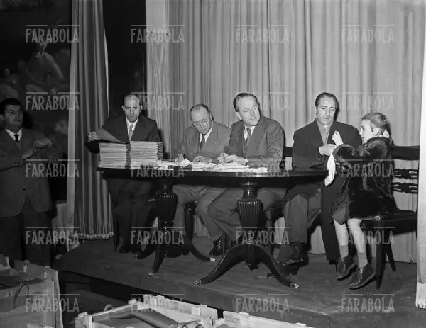 Estrazione dei concorsi a premi alla Rinascente, Milano, 1953