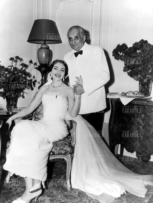 Maria Callas e il marito Giovanni Battista Meneghini nella casa di via Buonarroti, Milano, 1953