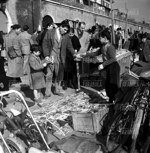 Il mercato di Porta Portese, Roma, 1954