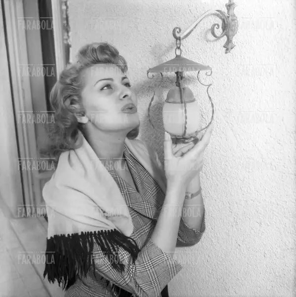 Sophia Loren a casa, Roma, 1954
