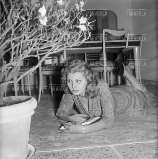 Sophia Loren a casa, Roma, 1954