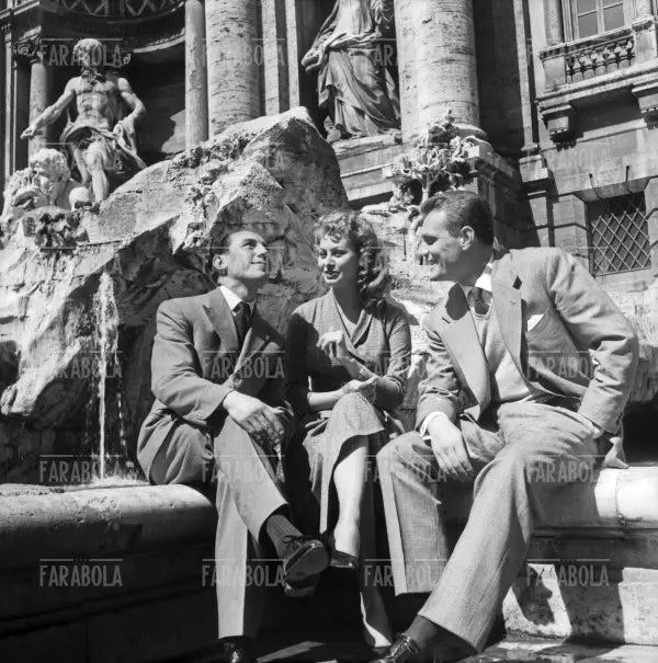 Sophia Loren ed Ettore Manni alla Fontana di Trevi, Roma, 1954