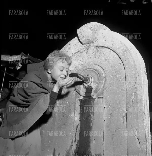 Giulietta Masina sul set del film La Strada, Roma, 1954