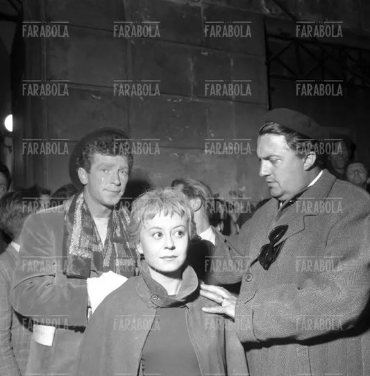 Federico Fellini, Giulietta Masina e Richard Basehart sul set del film La Strada, 1954