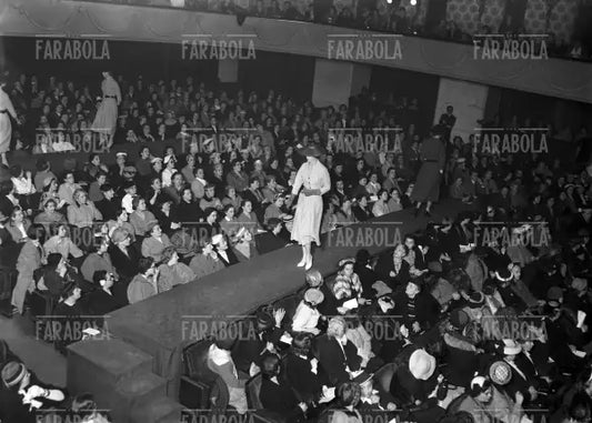 Sfilata della Rinascente, Teatro Manzoni, Milano, 1954