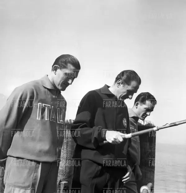 Silvio Piola, Rino Ferrario e Giovanni Giacomazzi pescano, Ritiro della Nazionale ai Mondiali di calcio, Vevey, 1954