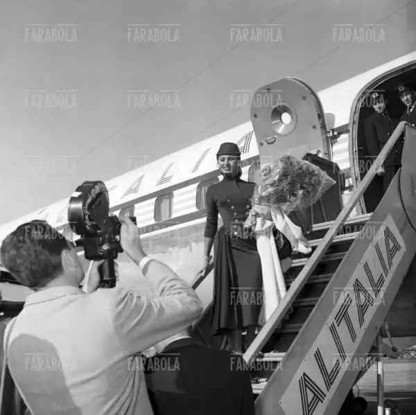 Sophia Loren all'Aeroporto di Ciampino, Roma, 1954